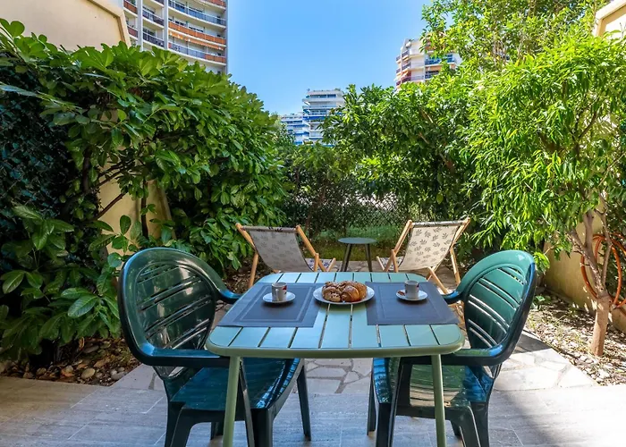 Le Bleu Marina * Мандельё-ла-Напуль