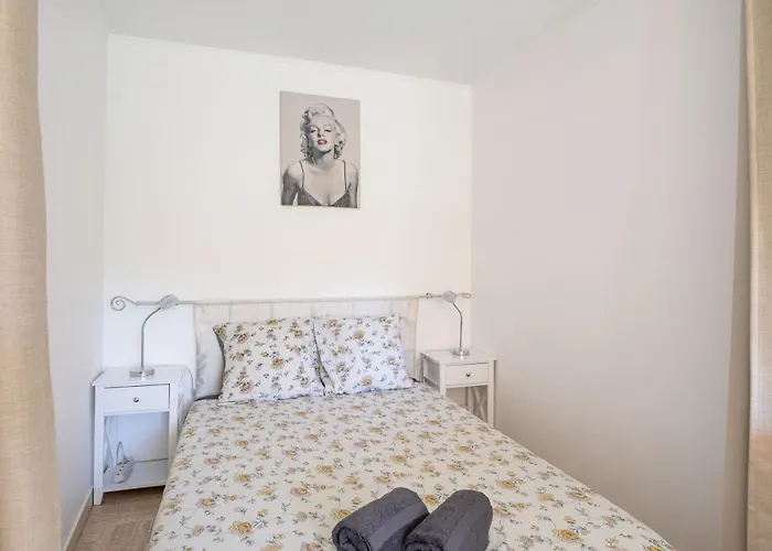 Le Bleu Marina Мандельё-ла-Напуль