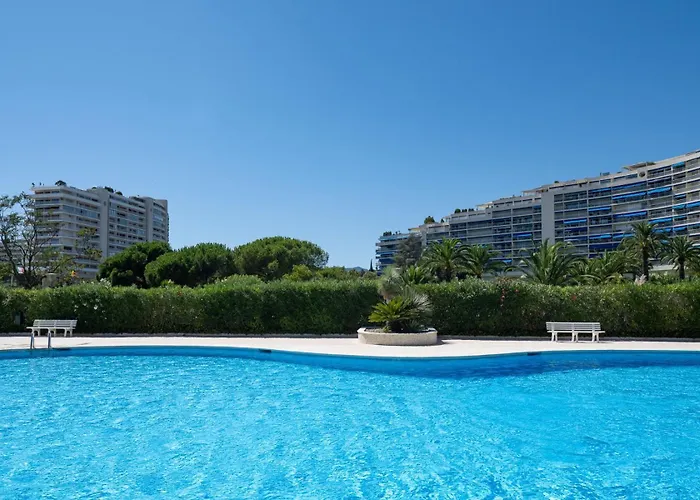 Le Bleu Marina Апартаменты Мандельё-ла-Напуль